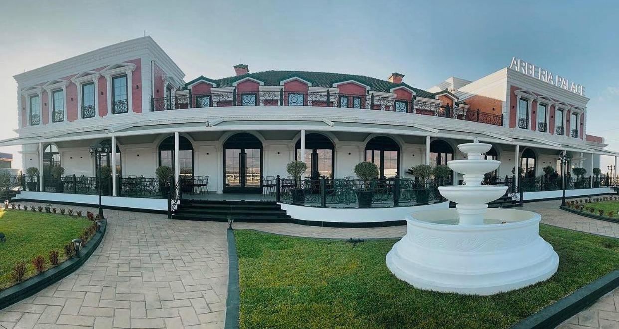 Arberia Palace Hotell 4*