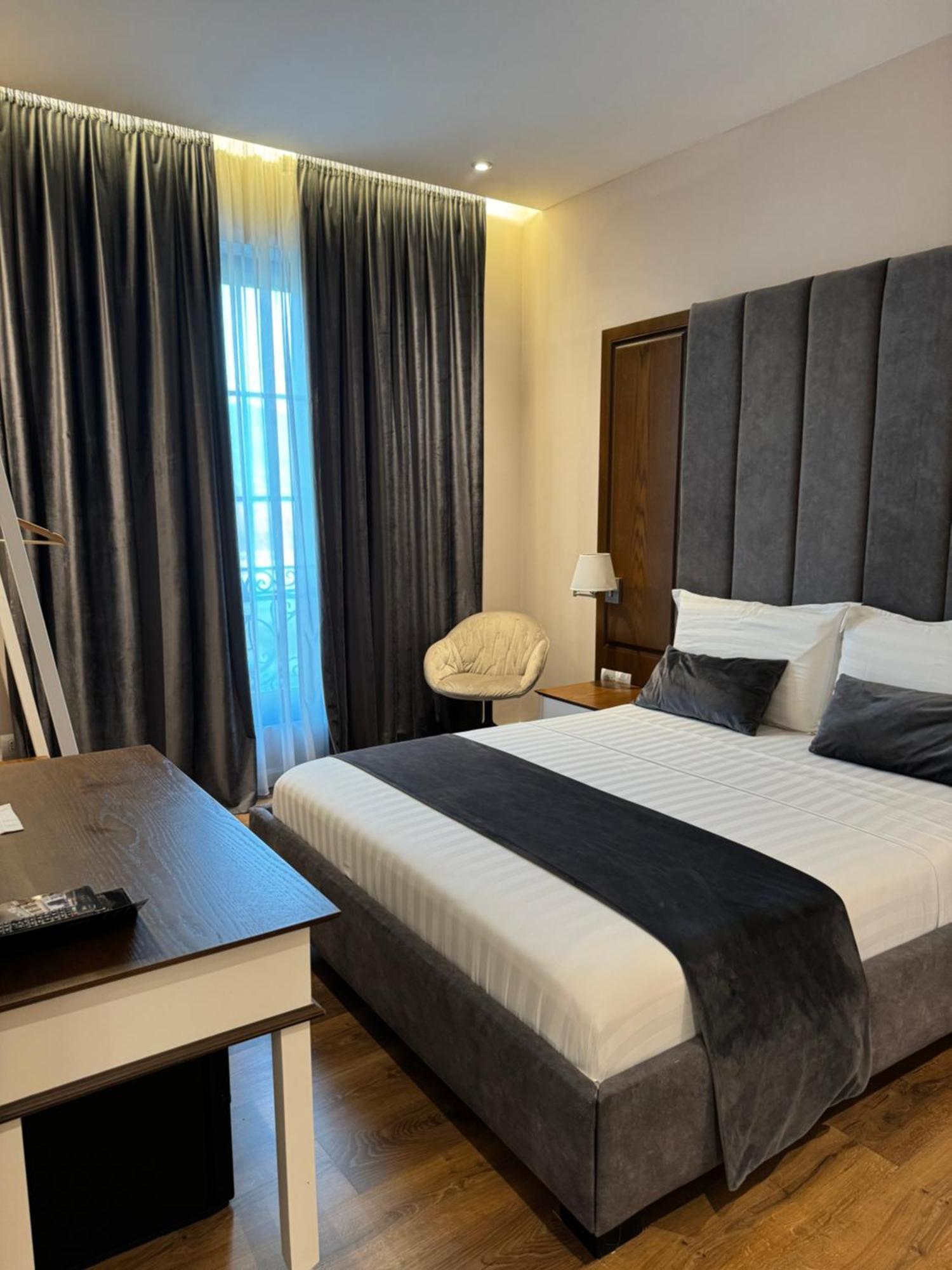 Arberia Palace Hotell 4*