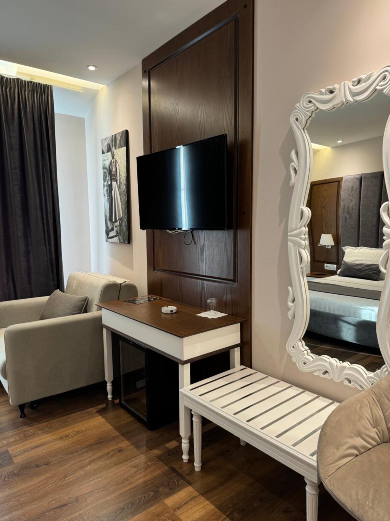 Arberia Palace Hotell 4*